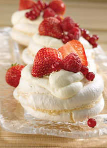 meringues_with_summer_fruits2