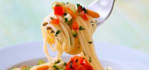 pasta-with-mozzarella-and-tomatoes-in-garlic-and-herb-butter-hero