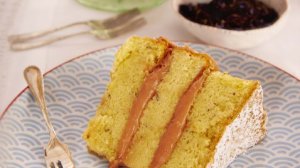 lavender-sponge-cake-with-rhubarb-curd