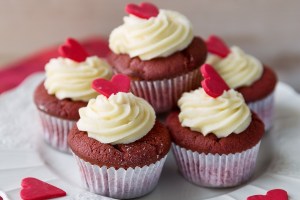 valentine-red-velvet-cupcakes